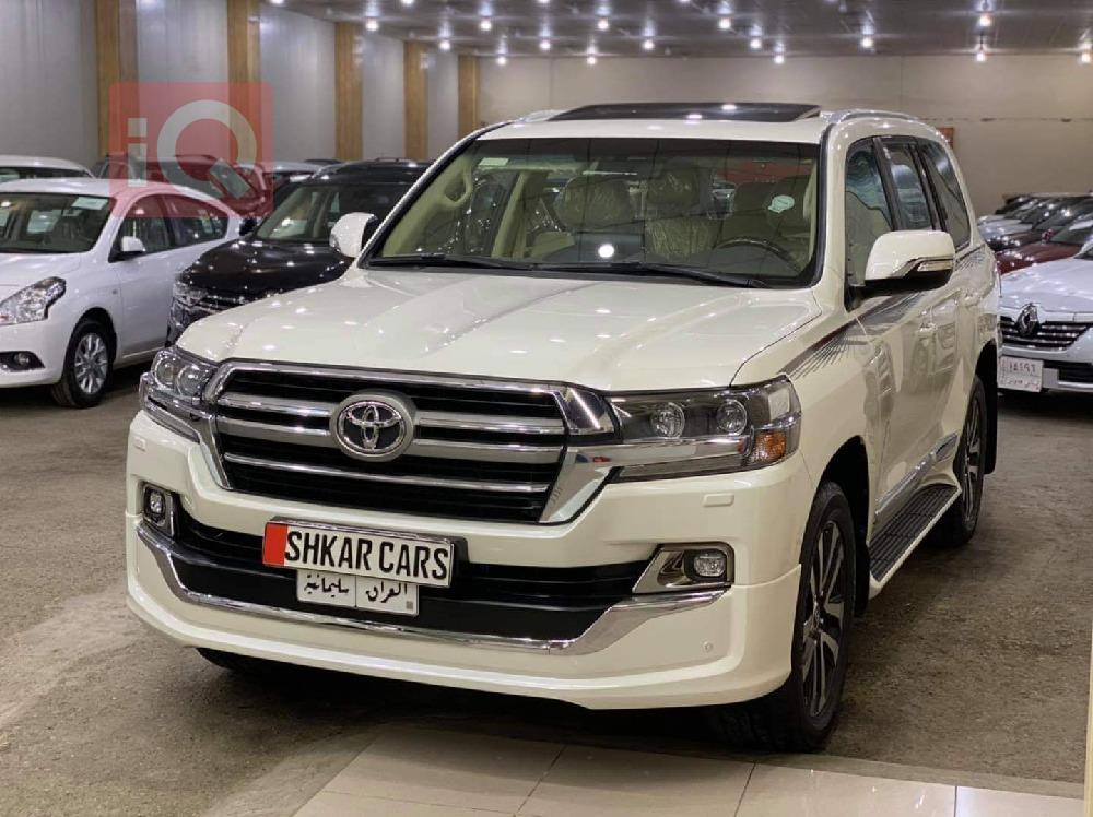 تۆیۆتا لاند کروزەر